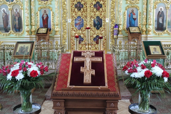В праздник изнесения Честных Древ Животворящего Креста Господня епископ Василий совершит Божественную литургию