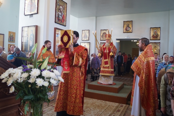 В неделю  6-ю по Пасхе епископ Василий совершил Божественную литургию в Свято-Лонгиновом храме г. Коряжма