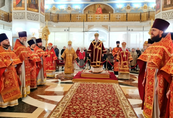 Епископ Василий сослужил митрополиту Корнилию Литургию в праздник Собора Архистратига Михаила и прочих Небесных Сил бесплотных