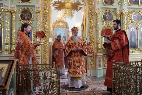 В неделю о самаряныне епископ Василий совершил Божественную литургию в храме прп. Лонгина Коряжемского