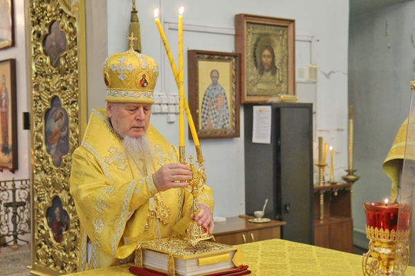 В день памяти свт. Григория Чудотворца епископ Василий совершил Божественную литургию в Коряжме
