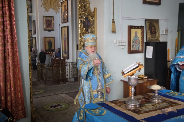 В день памяти Иверской иконы Божией Матери епископ Василий совершил Божественную литургию 