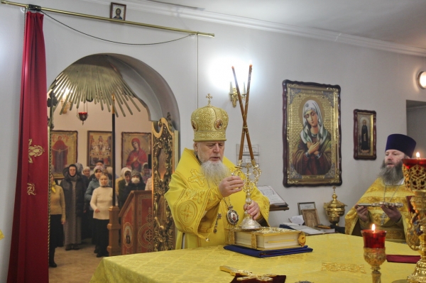 В неделю 27-ю по Пятидесятнице епископ Василий совершил Божественную литургию в Котласе