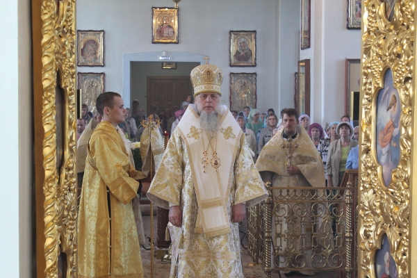 Епископ Василий совершил Божественную литургию в храме прп. Лонгина Коряжемского г. Коряжмы