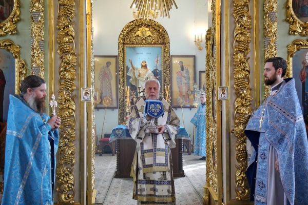 В праздник Благовещения Пресвятой Богородицы епископ Василий совершил Божественную литургию 