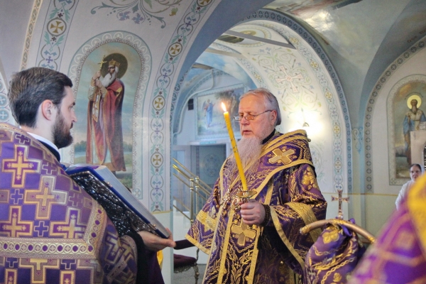 Накануне дня памяти прп. Иоанна Лествичника епископ Василий совершил Всенощное бдение в Коряжме