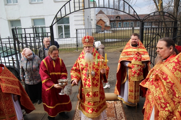В неделю святых жен-мироносиц епископ Василий совершил Божественную литургию в Няндоме
