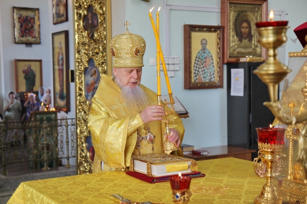 В день памяти святых отцов шести Вселенских Соборов епископ Василий совершил Божественную литургию в Коряжме