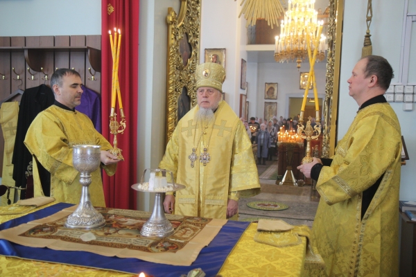 В праздник Собора новомучеников и исповедников Церкви Русской епископ Василий совершил Божественную литургию 
