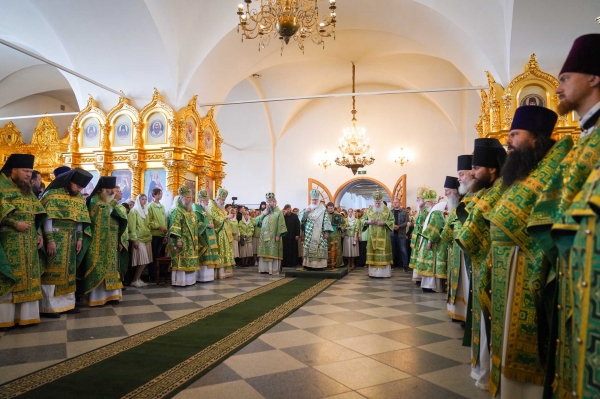 В день памяти прпп. Зосимы, Савватия и Германа Соловецких епископ Василий сослужил Святейшему Патриарху Кириллу Литургию в Соловецком монастыре