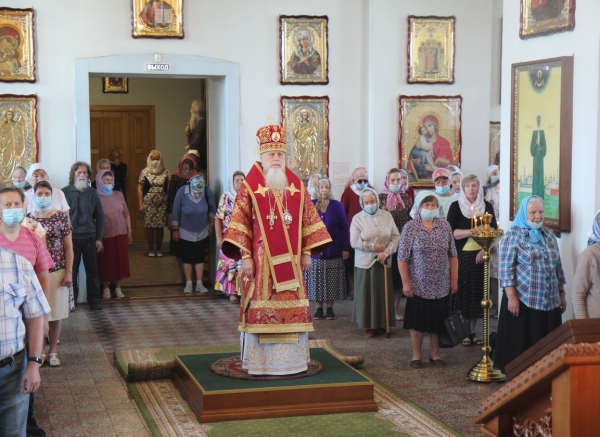 В день памяти блж. Ксении Петербургской епископ Василий совершил Литургию в Свято-Лонгиновом храме г. Коряжмы