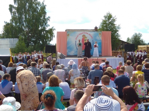 В Няндоме прошел ежегодный фестиваль «Благодатное небо» посвященный сотой годовщине расстрела Царской семьи