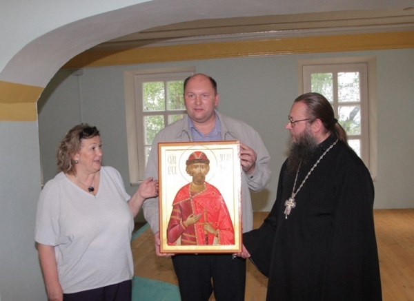 Воскресной школе с. Красноборска передана в дар икона святого князя Димитрия Донского