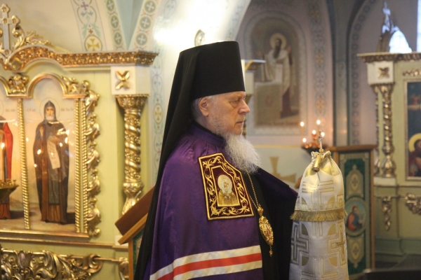 В день памяти свт. Иоанна Златоуста епископ Василий совершил Божественную литургию 
