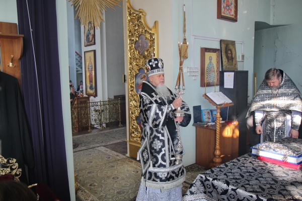 В пятницу первой седмицы Великого Поста епископ Василий совершил Литургию Преждеосвященных Даров 