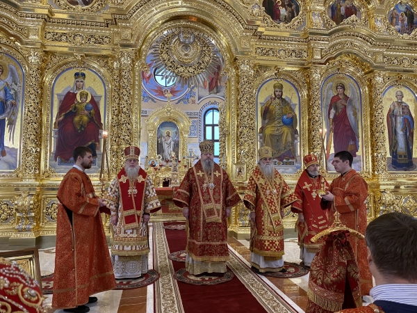 Епископ Василий сослужил митрополиту Корнилию Божественную литургию в Михаило-Архангельском Кафедральном Соборе 
