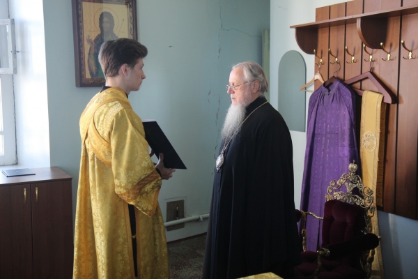 Накануне дня памяти апостолов Петра и Павла епископ Василий совершил Всенощное бдение в Коряжме