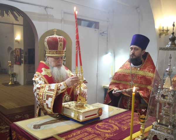 В Четверг Светлой Седмицы епископ Василий совершил Божественную литургию в Ильинском храме с. Ильинско-Подомское