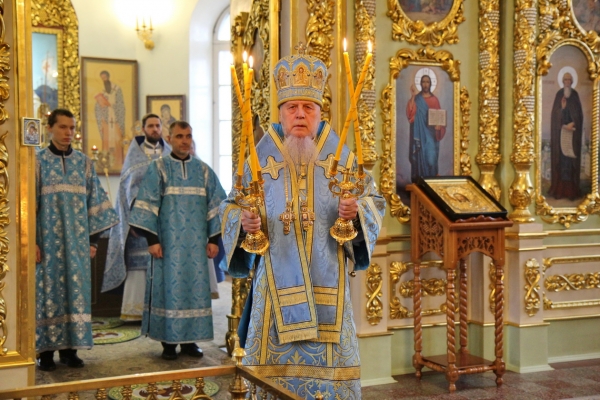 В праздник Покрова Пресвятой Богородицы епископ Василий совершил Божественную литургию в Коряжме