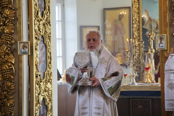 В праздник Вознесения Господня епископ Василий совершил Божественную литургию в храме прп. Лонгина Коряжемского 