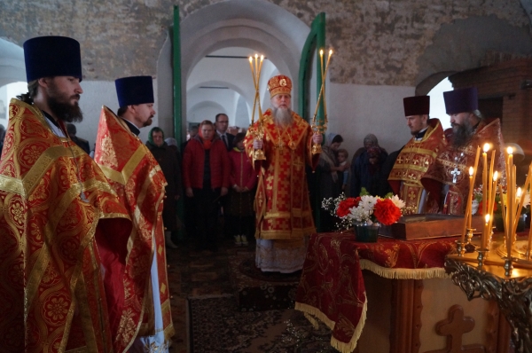 В Пятницу Светлой Седмицы епископ Василий совершил Литургию в храме в честь свт. Василия Великого д. Куимиха