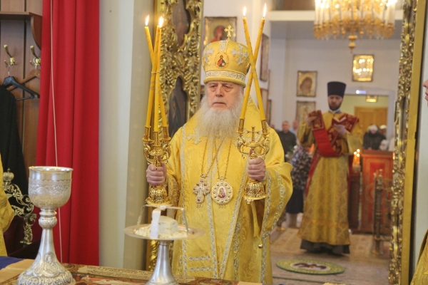 Епископ Василий в день своего тезоименитства совершил Божественную литургию в Коряжме