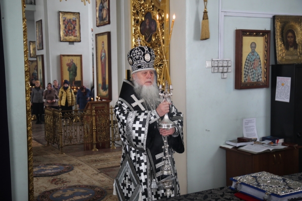 Епископ Василий совершил первую в 2019 году Литургию Преждеосвященных Даров в храме прп. Лонгина Коряжемского