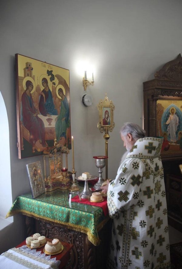 В День Святого Духа епископ Василий совершил Божественную литургию в Лименде