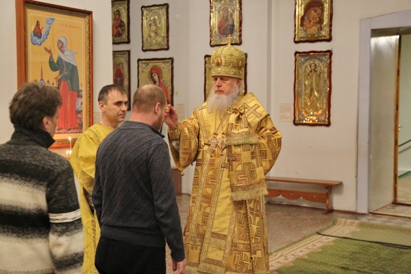 Епископ Василий совершил Всенощное бдение накануне дня памяти свт. Василия Великого 