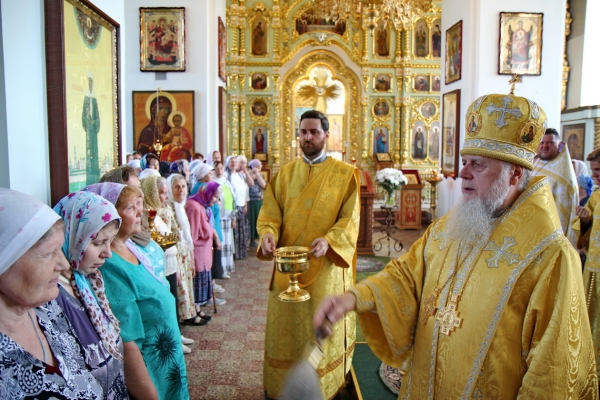 В день памяти апостолов Петра и Павла епископ Василий совершил Литургию в храме прп. Лонгина Коряжемского 