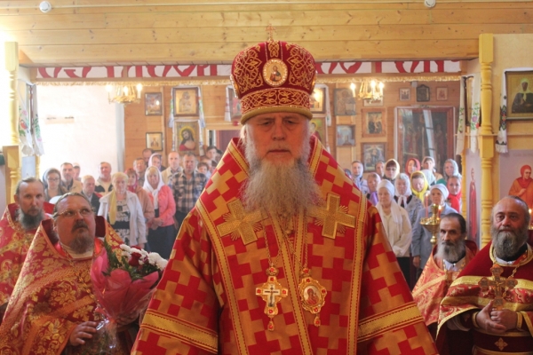Епископ Василий совершил Божественную литургию в храме свв. Зосимы Савватия и Германа Соловецких г. Няндома
