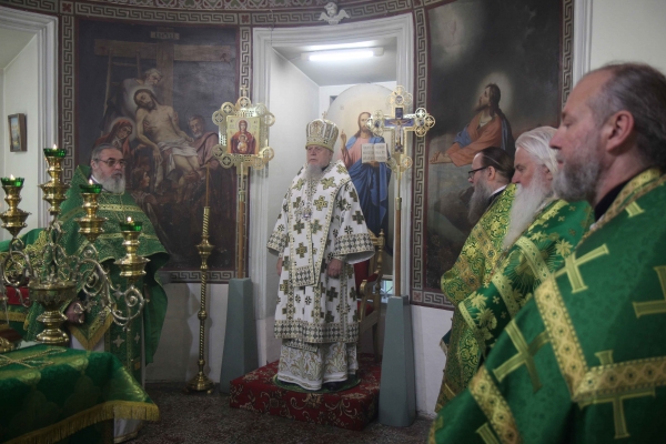 В День Святого Духа епископ Василий совершил Божественную литургию в Красноборске