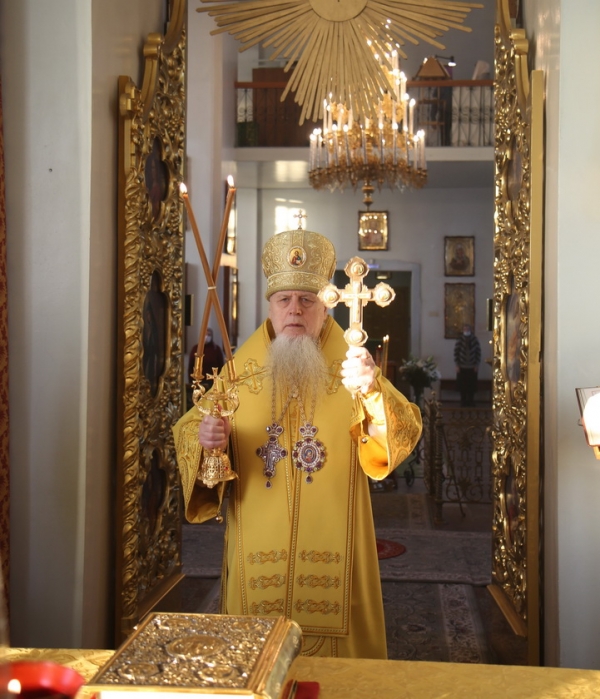 В день 8-летия своей архиерейской хиротонии епископ Василий совершил Литургию в Свято-Лонгиновом храме г. Коряжмы
