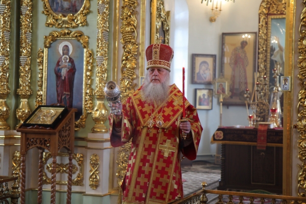 Накануне недели о самаряныне епископ Василий совершил Всенощное бдение 