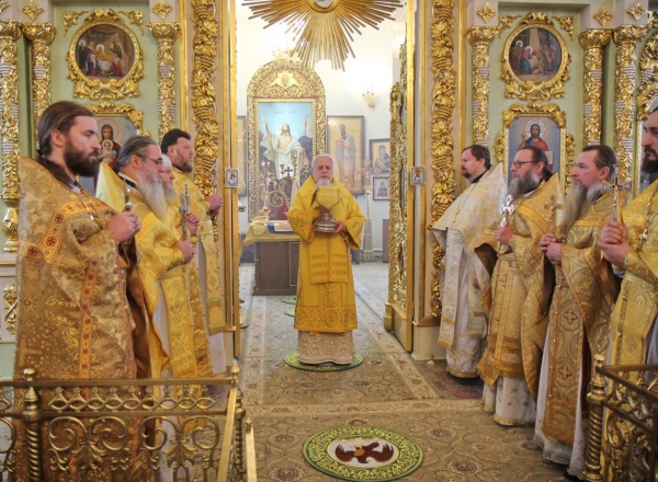 В день памяти сщмчч. Акепсима епископ Василий совершил Литургию в Свято-Лонгиновом храме г. Коряжмы