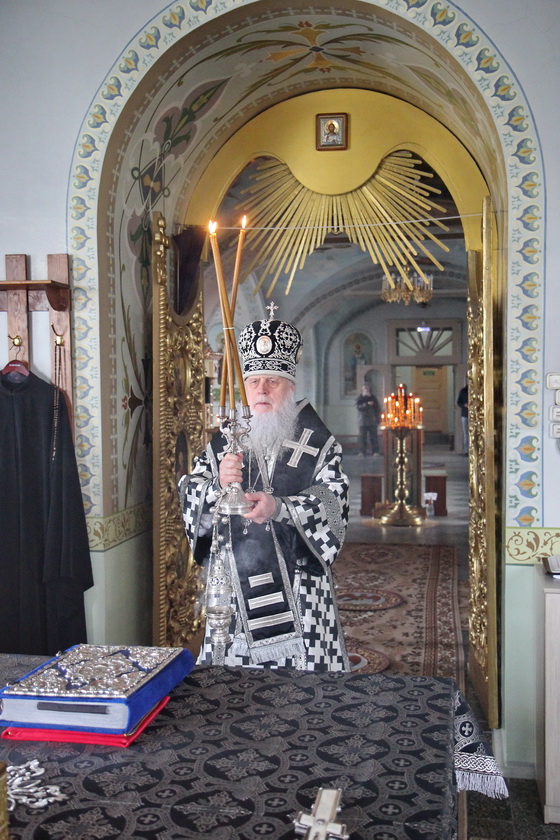 Епископ Василий совершил Литургию Преждеосвященных Даров в Коряжме